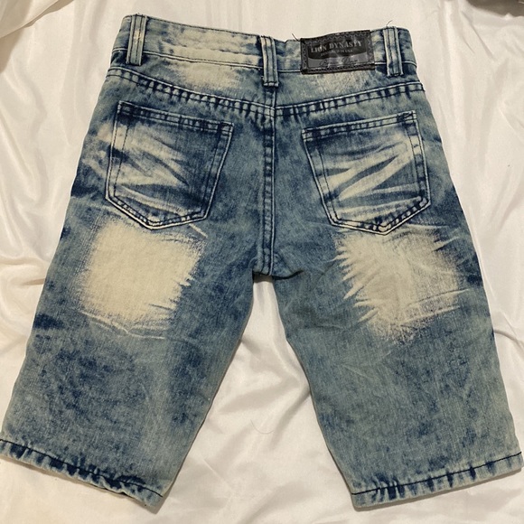 Boys shorts size 8 - Picture 2 of 2